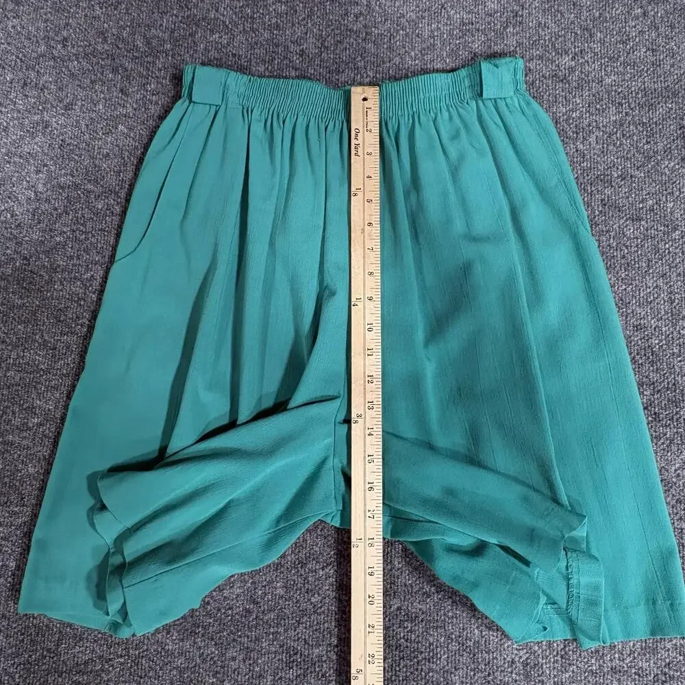 Vintage Briggs New York Shorts Womens 14 Green Culotte Pleated Belted Casual